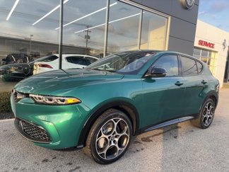 New 2025 Alfa Romeo Tonale w/ Premium Package image 1