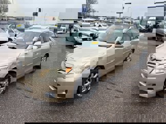 Used 2010 Toyota Camry LE image 1