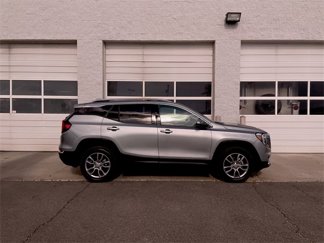 Used 2024 GMC Terrain SLT image 1