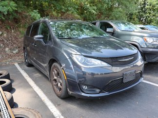 Used 2020 Chrysler Pacifica Touring-L w/ S Appearance Package image 1