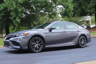 Used 2022 Toyota Camry SE image 1