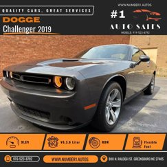 Used 2019 Dodge Challenger SXT image 1