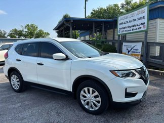 Used 2017 Nissan Rogue S image 1