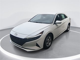 Used 2021 Hyundai Elantra SE image 1