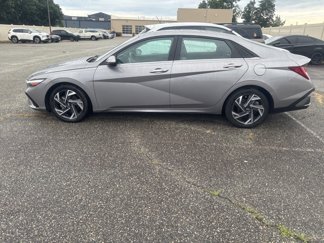 Used 2024 Hyundai Elantra SEL w/ Convenience Package image 1