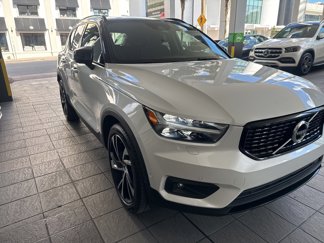 Used 2021 Volvo XC40 T5 R-Design w/ Advanced Package image 1