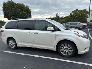 Used 2016 Toyota Sienna XLE image 1