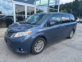 Used 2014 Toyota Sienna XLE image 1