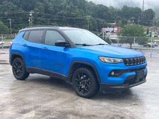 Used 2024 Jeep Compass Latitude w/ Altitude Special Edition image 1