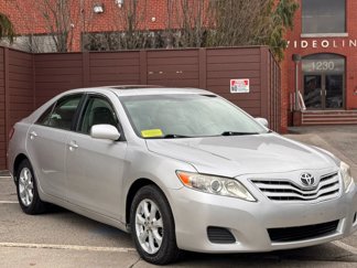 Used 2010 Toyota Camry LE image 1