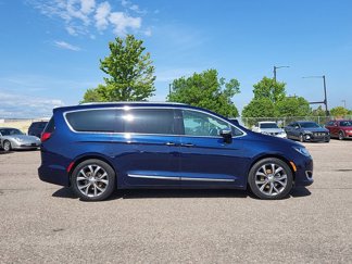 Used 2019 Chrysler Pacifica Limited w/ Tire & Wheel Group image 1