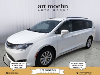 Used 2018 Chrysler Pacifica Touring-L image 1