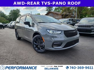 New 2025 Chrysler Pacifica Limited image 1