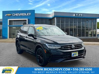 Used 2022 Volkswagen Tiguan SE R-Line image 1