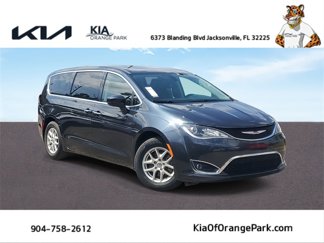 Used 2020 Chrysler Pacifica Touring image 1
