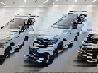 Used 2022 Volkswagen Tiguan SE R-Line image 1