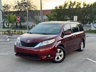 Used 2014 Toyota Sienna LE image 1
