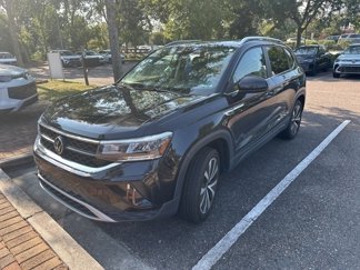 Used 2022 Volkswagen Taos SE image 1