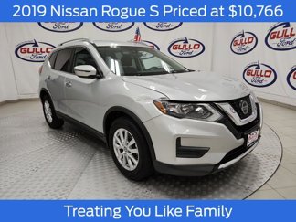 Used 2019 Nissan Rogue S image 1