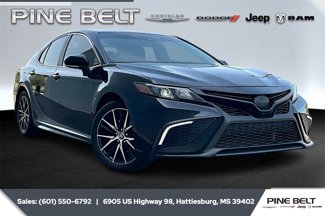 Used 2024 Toyota Camry SE image 1