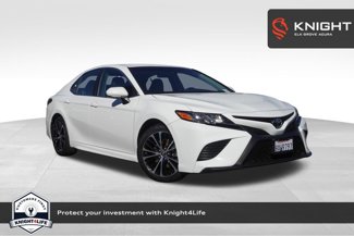 Used 2018 Toyota Camry SE image 1