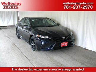 Used 2021 Toyota Camry SE w/ Cold Weather Package image 1