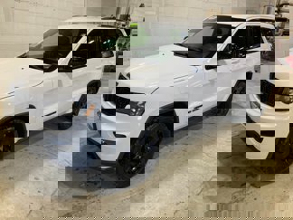 Used 2018 Jeep Grand Cherokee Laredo image 1