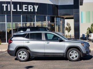 Used 2024 GMC Terrain SLE image 1