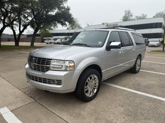 Used 2010 Lincoln Navigator L 2WD image 1