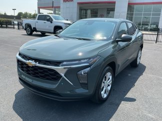Used 2025 Chevrolet Trax LS image 1