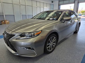 Used 2016 Lexus ES 300h image 1