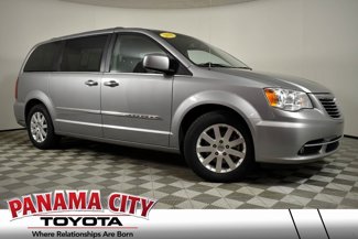 Used 2016 Chrysler Town & Country Touring w/ Driver Convenience Group image 1