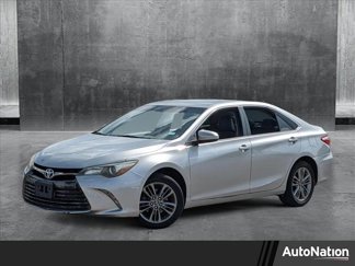 Used 2017 Toyota Camry SE image 1