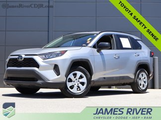 Used 2020 Toyota RAV4 LE image 1