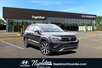 Used 2022 Volkswagen Taos SE image 1