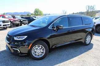 New 2025 Chrysler Pacifica Select image 1