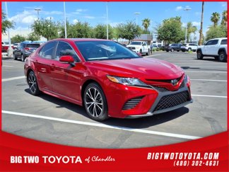 Used 2020 Toyota Camry SE image 1