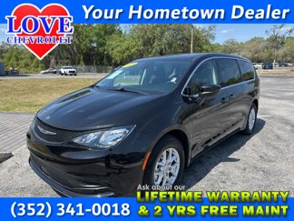 Used 2023 Chrysler Voyager LX image 1