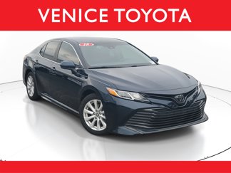 Used 2018 Toyota Camry LE image 1