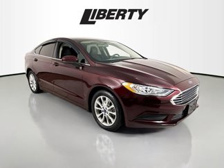 Used 2017 Ford Fusion SE w/ Fusion SE Technology Package image 1