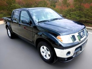 Used 2010 Nissan Frontier SE image 1