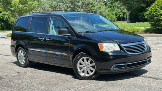 Used 2015 Chrysler Town & Country Touring w/ Driver Convenience Group image 1