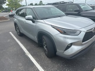 Used 2021 Toyota Highlander XLE image 1