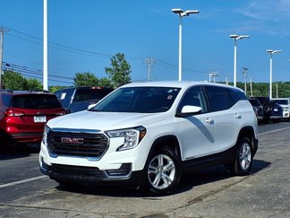Used 2022 GMC Terrain SLE image 1