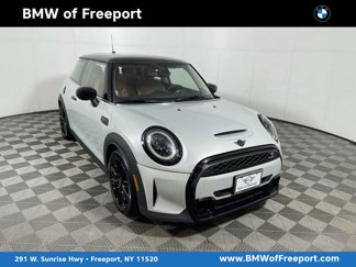 Certified 2022 MINI Cooper S image 1