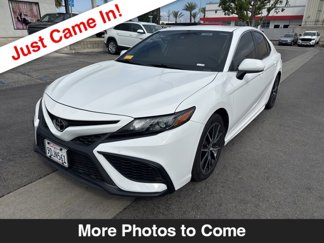 Used 2021 Toyota Camry SE w/ Carpet Mat Package (TMS) image 1