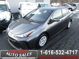 Used 2019 Toyota Prius LE image 1
