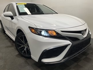 Used 2023 Toyota Camry SE image 1