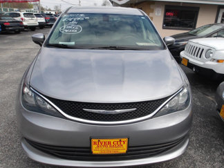 Used 2017 Chrysler Pacifica Touring w/ Tire & Wheel Group image 1
