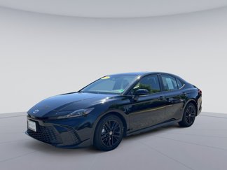 Used 2025 Toyota Camry SE image 1